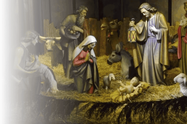 Christkind-Figur in der Krippe