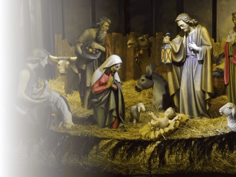 Christkind-Figur in der Krippe