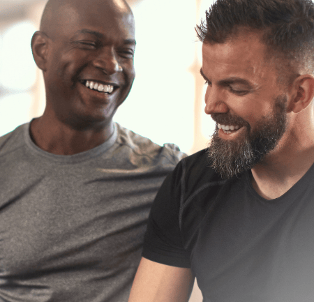 Zwei lächelnde Männer